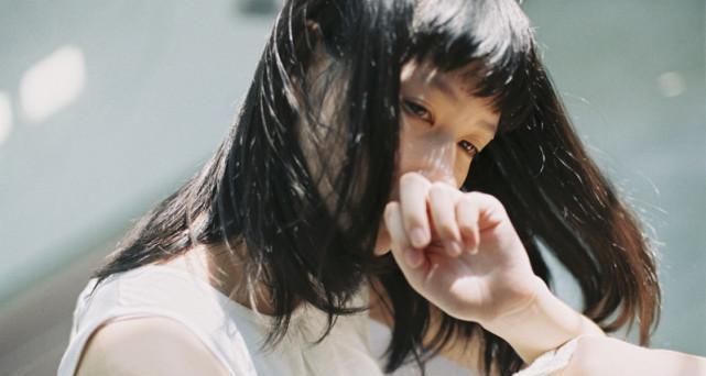 分手后女人玩暧昧是不喜欢我了吗？如何判断真实感情？