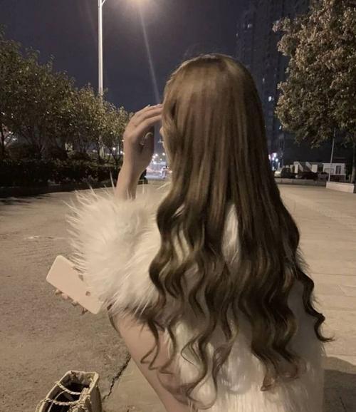 女生说给我机会是把我当成备胎了吗？如何判断并应对这种情况？