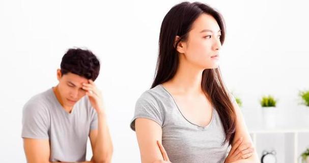女友放不下前任我该和她继续吗？如何处理感情中的前任问题？