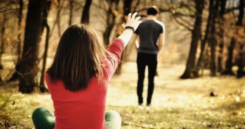 如何帮助自己挽回失去路上的她？挽回爱情的正确步骤是什么？