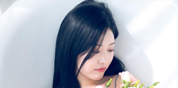 闹分手时如何选择？卑微求复合还是拿得起放得下？
