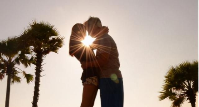 爱上已婚男人怎么办？如何处理这种复杂情感问题？