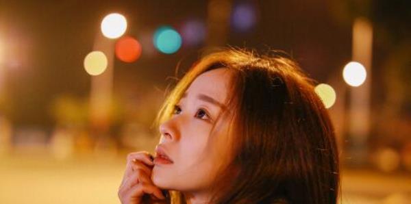 男朋友心里还有前女友对我很冷淡怎么办？如何改善我们的关系？
