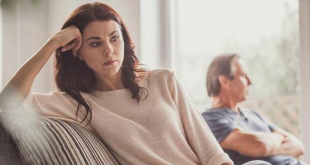 男人或女人出轨导致分手意味着什么？如何处理这种情况？