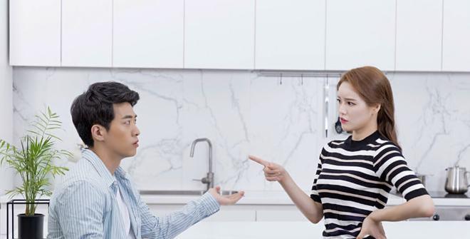 常年分居老公有外遇怎么办？如何处理婚姻中的信任危机？