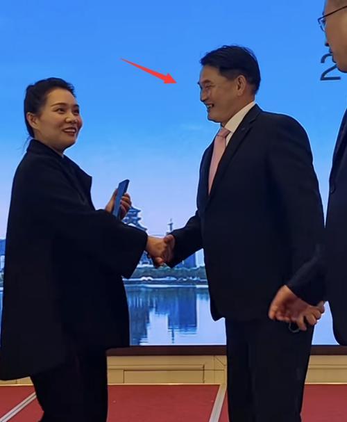大衣哥朱之文近况如何？他的最新动态有哪些？