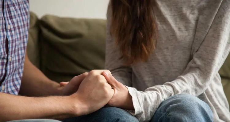 当发现老公出轨时女人们该怎么做？如何处理婚姻中的背叛？