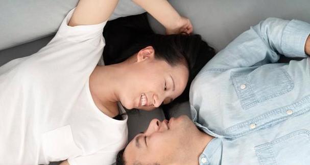 男人出轨后女人会面临什么选择？如何处理婚姻危机？