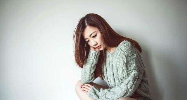 面对男人出轨，女人应该选择装傻还是谈清楚？