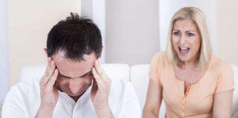 面对妈妈出轨的情况我该怎么办？如何处理家庭危机？