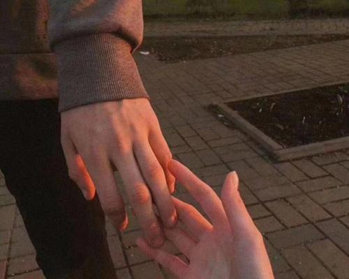 如何通过朋友圈挽回前任的心？情感挽回的正确打开方式是什么？