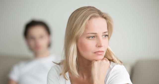 如何应对有人追求我的女友？处理这种情况的最佳方法是什么？