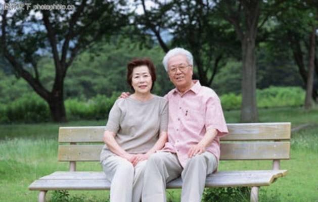 面对父母婚姻问题，孩子应如何应对和寻求帮助？