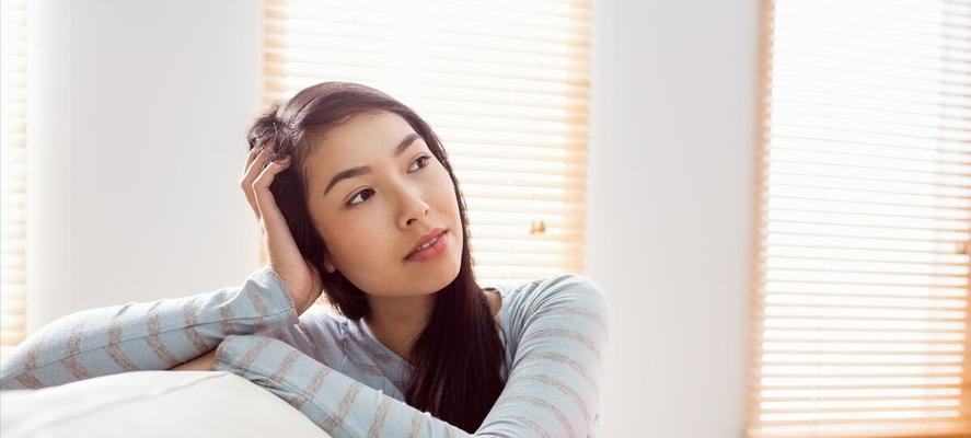 女人出轨不承认的表现是什么？如何识别和应对？