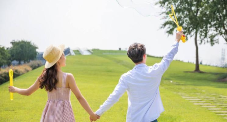 喜欢一个人就变得卑微怎么办？如何在喜欢中变得更好？