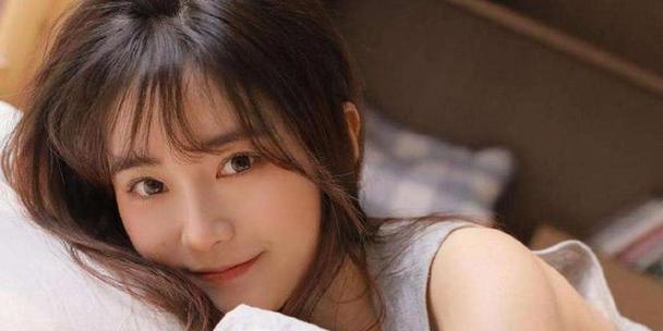 女人在男人面前做什么会提升魅力？如何通过行为举止展现个人魅力？