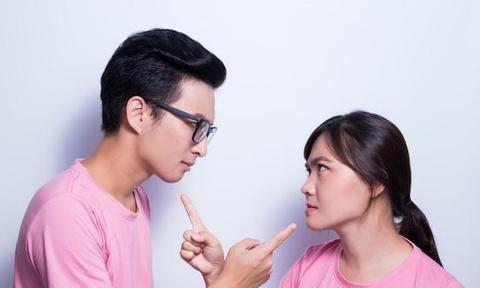 老公赌博，该离婚吗（揭秘赌博对家庭的危害）