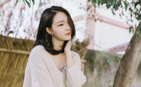 女朋友回到前男友身边了我该怎么办？如何让她重新注意到我？