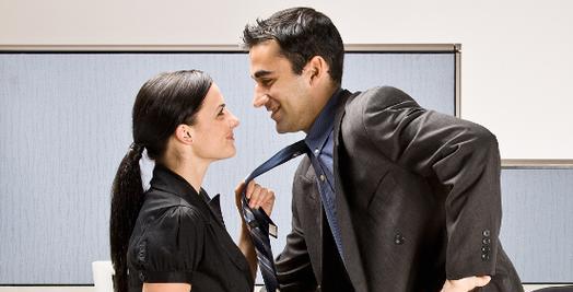 办公室恋情的弊端（如何避免工作和爱情的冲突）