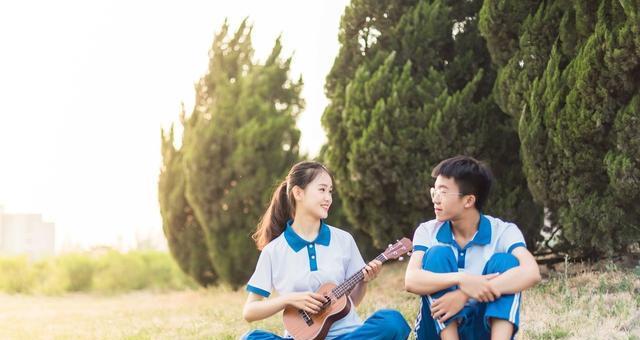 女生初恋时会有哪些表现？如何识别女生的初恋信号？