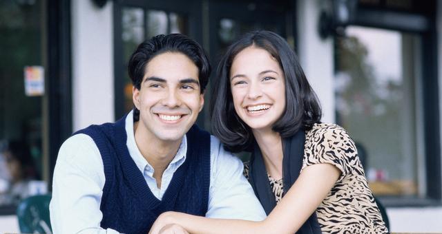 婚后老婆与前任联系怎么办？如何处理婚姻中的信任问题？