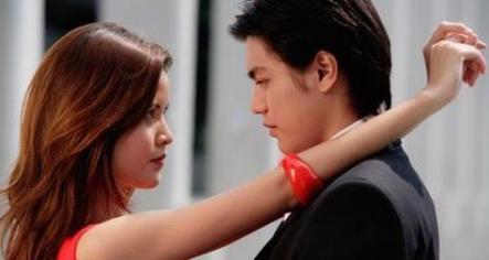 脚踏两只船的后果是什么？现在我应该选择谁？