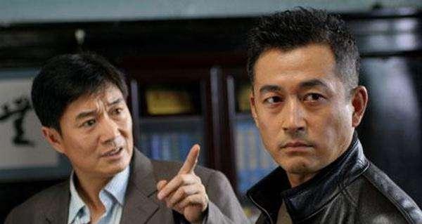 揭秘劈腿男的8个特征，如何警惕身边的渣男（揭开劈腿男的面纱）