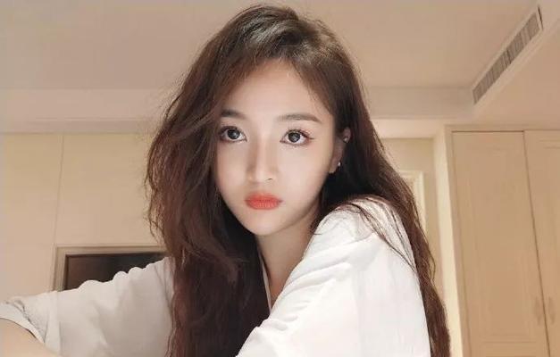女生怎样才算是成熟有魅力？如何培养成熟魅力？