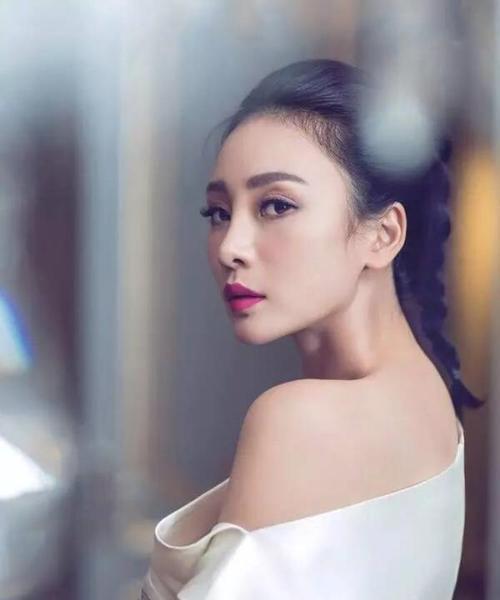 女生怎样才算是成熟有魅力？如何培养成熟魅力？