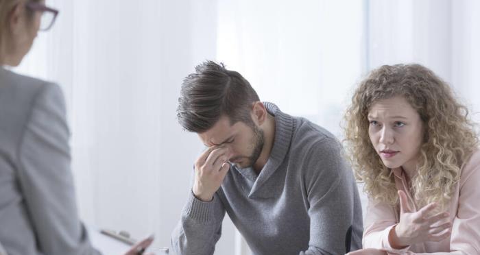 异地恋女生精神出轨怎么办？如何处理感情危机？