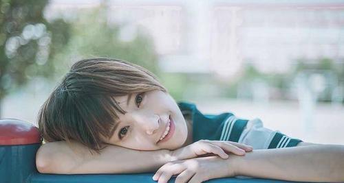 一个女生同时被两个人追怎么办？如何处理复杂的感情关系？