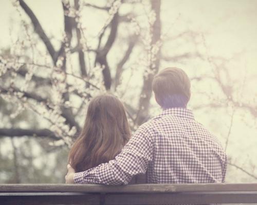 如何向梦缘情感正确挽回女友？挽回女友的正确步骤和注意事项是什么？