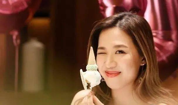 女友劈腿男友，怎么处理（挽救爱情的方法和技巧）