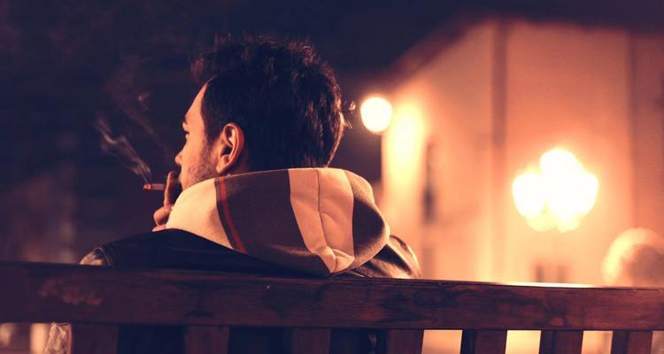 男生的爱情表现（探究男生喜欢一个人的表现与心理）