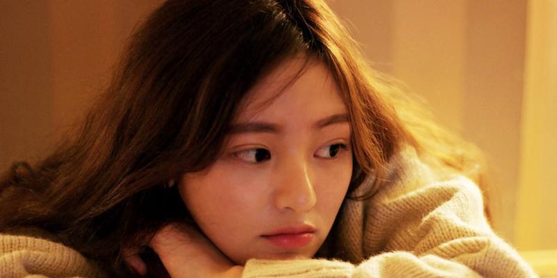 女生吸引异性全攻略（掌握关键技巧）