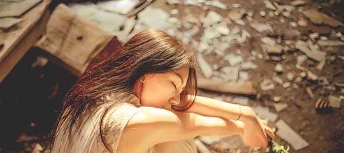 如何挽回绝望的女人心灵（15个方法让你成为她的救赎）