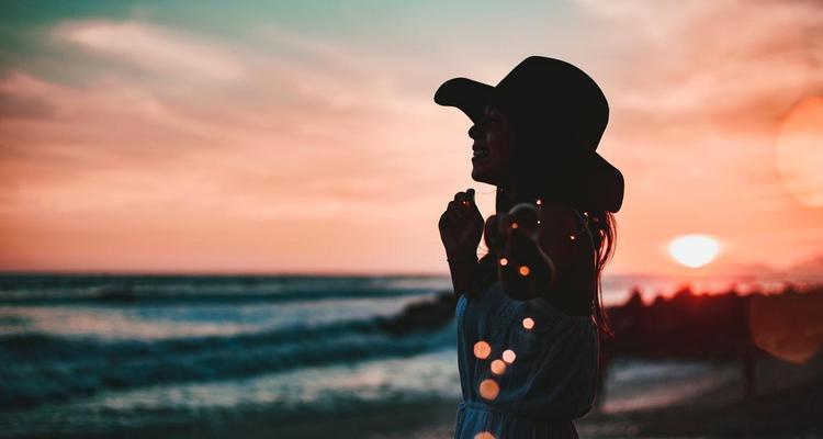 女生分手后的心理剖析（探究女生分手后的情感变化及应对策略）